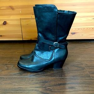 Bare traps black boots